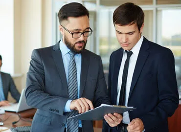 Provides expertise on legal matters and compliance. - PG模拟器APP